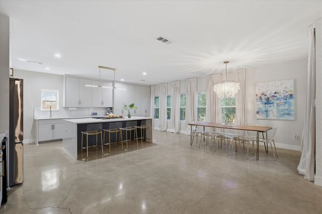 709 Woodbine Avenue, Dallas, TX 75203