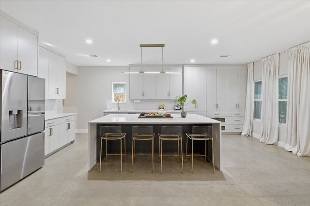709 Woodbine Avenue, Dallas, TX 75203
