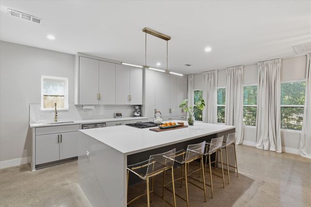 709 Woodbine Avenue, Dallas, TX 75203