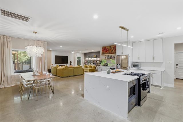 709 Woodbine Avenue, Dallas, TX 75203