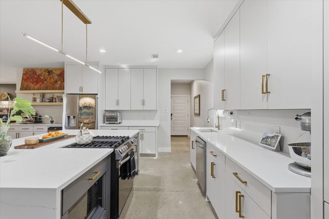 709 Woodbine Avenue, Dallas, TX 75203