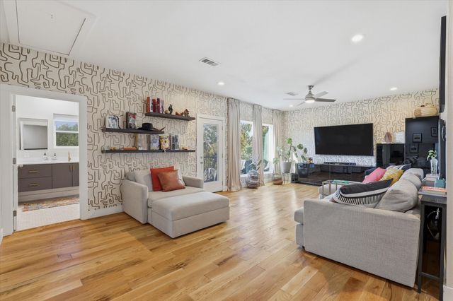 709 Woodbine Avenue, Dallas, TX 75203