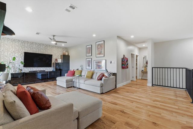 709 Woodbine Avenue, Dallas, TX 75203