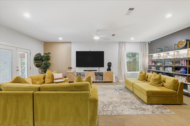 709 Woodbine Avenue, Dallas, TX 75203