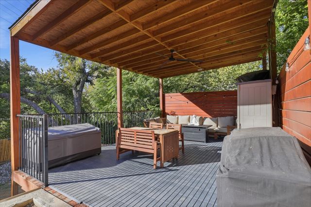 709 Woodbine Avenue, Dallas, TX 75203