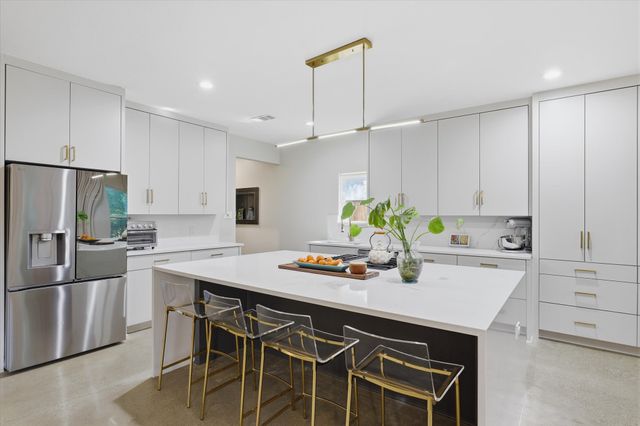 709 Woodbine Avenue, Dallas, TX 75203