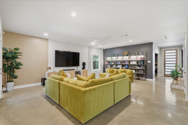 709 Woodbine Avenue, Dallas, TX 75203