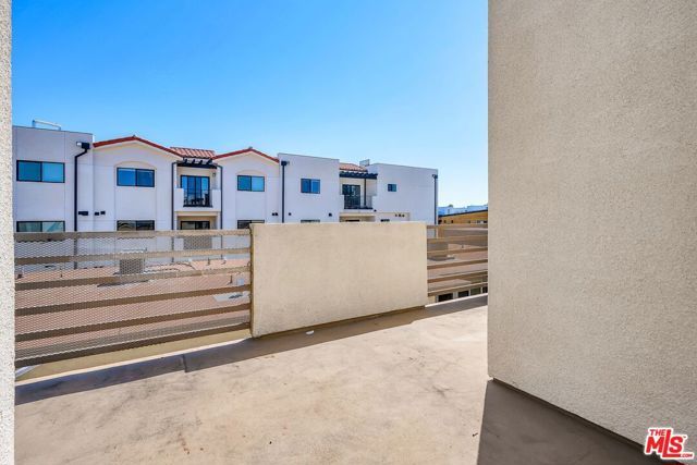 1546 Hi Point Street 201, Los Angeles, CA 90035