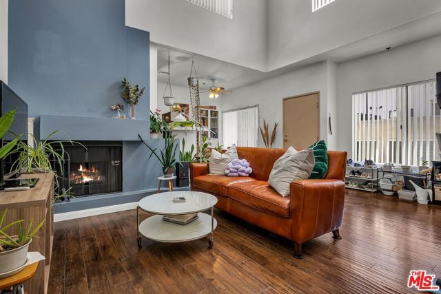 1546 Hi Point Street 201, Los Angeles, CA 90035