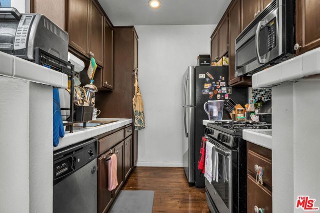 1546 Hi Point Street 201, Los Angeles, CA 90035
