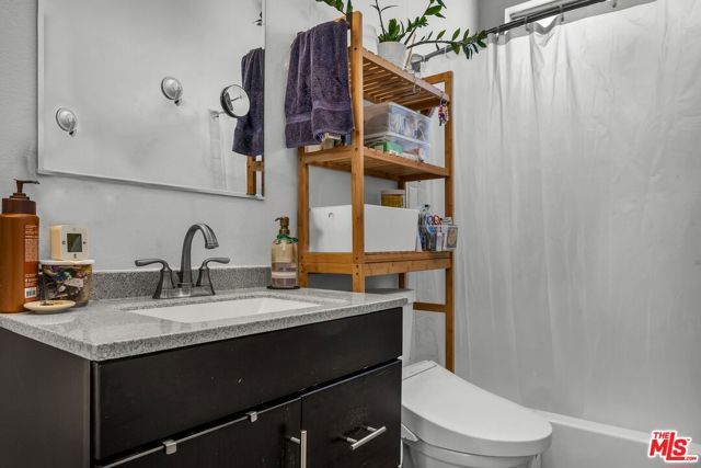 1546 Hi Point Street 201, Los Angeles, CA 90035
