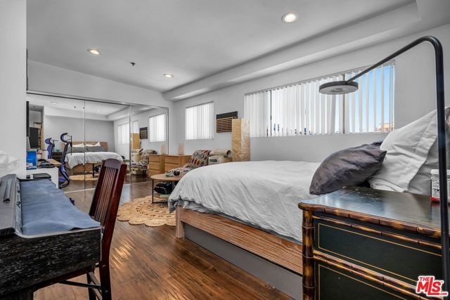 1546 Hi Point Street 201, Los Angeles, CA 90035