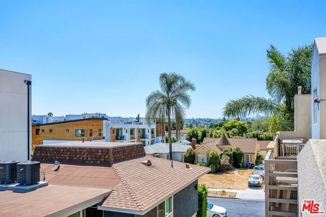 1546 Hi Point Street 201, Los Angeles, CA 90035