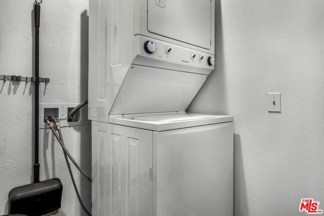 1546 Hi Point Street 201, Los Angeles, CA 90035