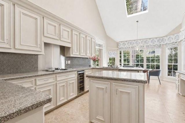 5834 Mountain View Drive, Kingwood, TX 77345