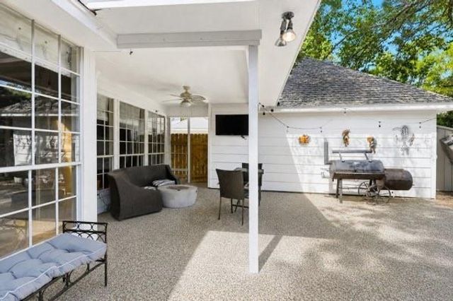 5834 Mountain View Drive, Kingwood, TX 77345