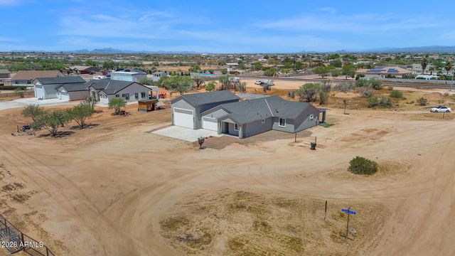 21028 N DENVER HILL Drive, Wittmann, AZ 85361