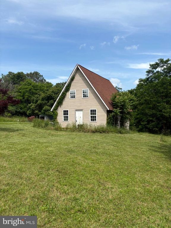5054 PIOUS RIDGE RD, Berkeley Springs, WV 25411