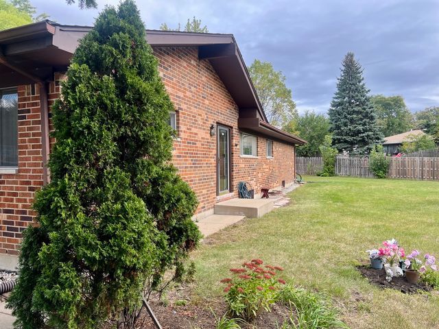 134 Virginia Court, Streamwood, IL 60107