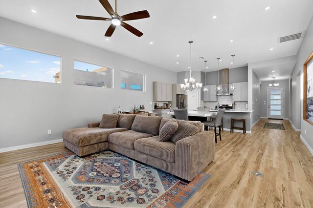 720 10th Avenue SE, Rio Rancho, NM 87124