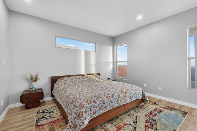 720 10th Avenue SE, Rio Rancho, NM 87124