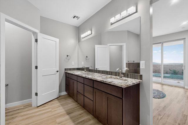 720 10th Avenue SE, Rio Rancho, NM 87124