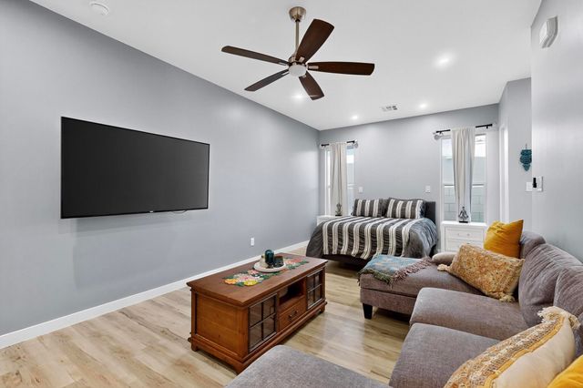 720 10th Avenue SE, Rio Rancho, NM 87124