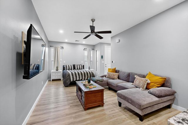 720 10th Avenue SE, Rio Rancho, NM 87124