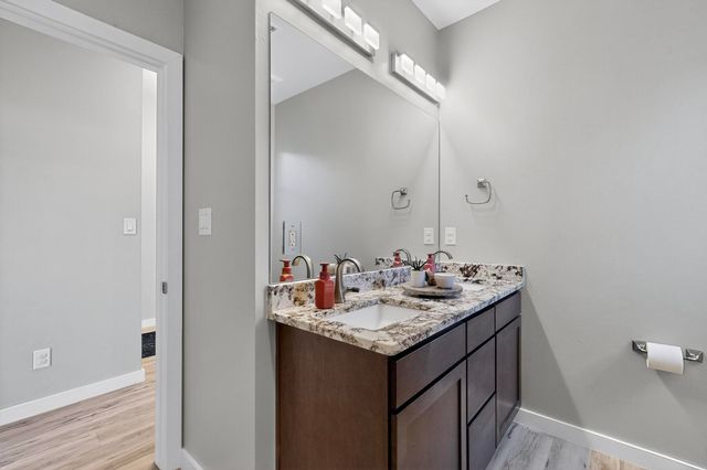 720 10th Avenue SE, Rio Rancho, NM 87124