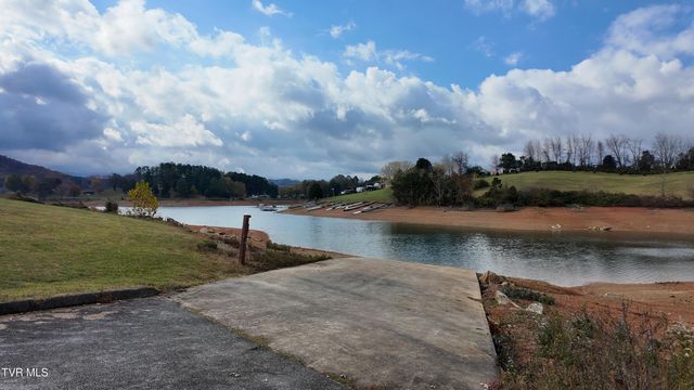 210 Lake View Estates Drive, Bristol, TN 37620