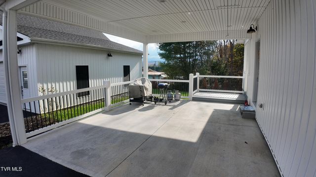 210 Lake View Estates Drive, Bristol, TN 37620