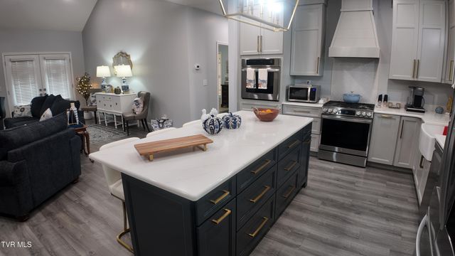210 Lake View Estates Drive, Bristol, TN 37620