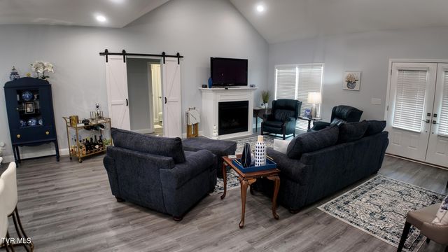 210 Lake View Estates Drive, Bristol, TN 37620