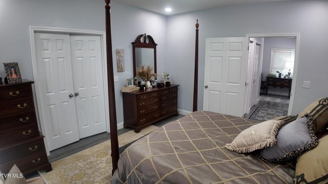 210 Lake View Estates Drive, Bristol, TN 37620