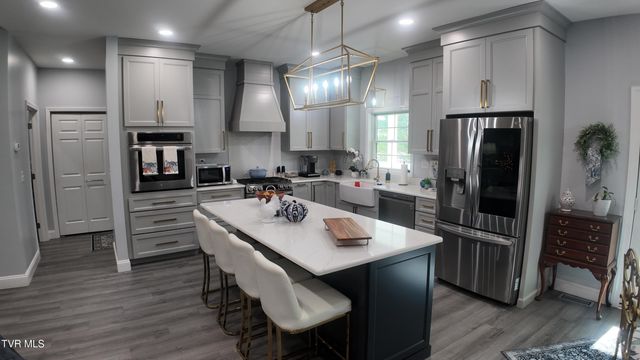 210 Lake View Estates Drive, Bristol, TN 37620