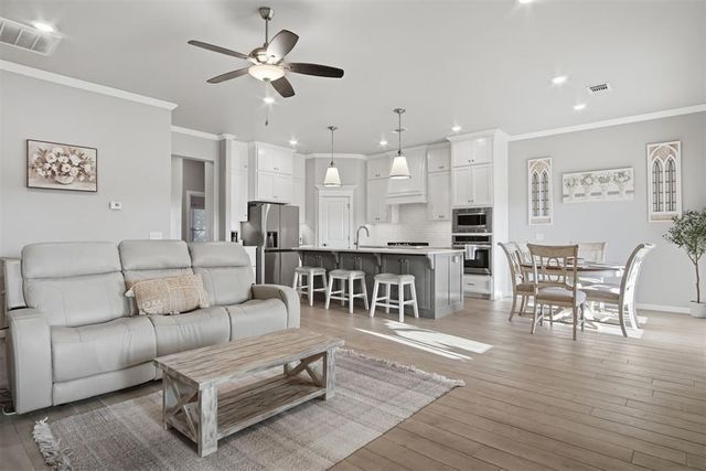 13805 Limestone Lane, Yukon, OK 73099