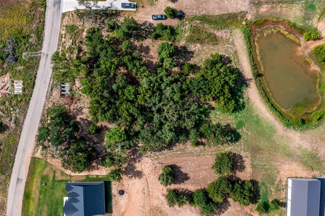 10004 Valley Oak Court, Springtown, TX 76082