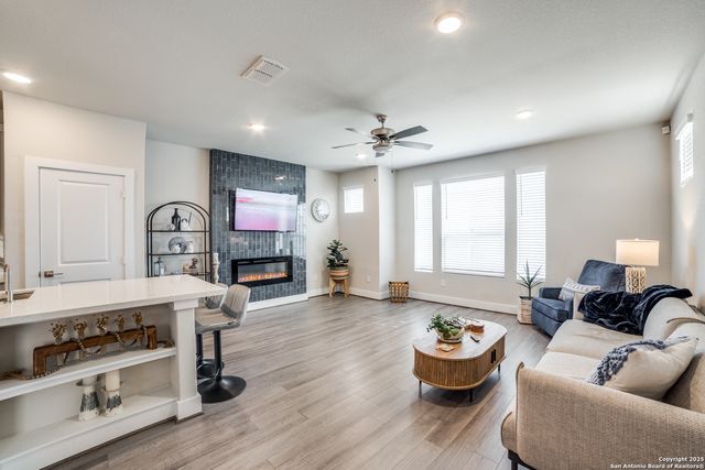 8851 Oakland Rd Unit 14, San Antonio, TX 78240