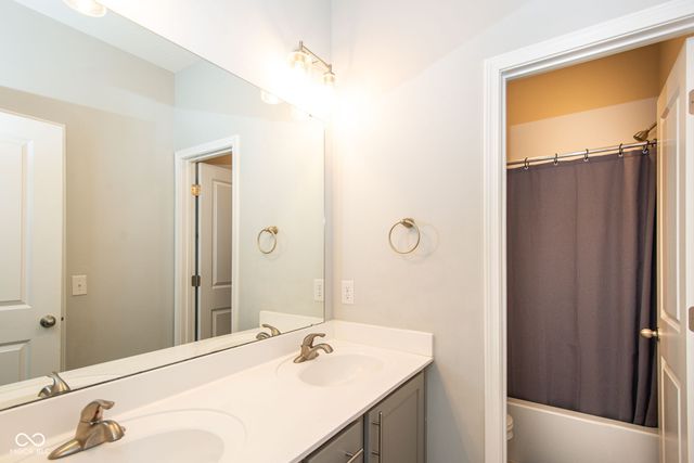 13075 Pennington Road, Fishers, IN 46037