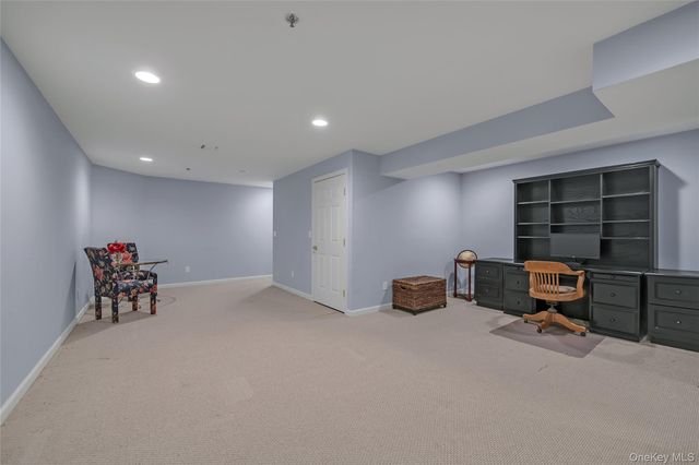 286 Spring Drive 286, East Meadow, NY 11554