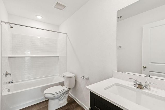 1009 S Oakhurst Drive, Dayton, TX 77535