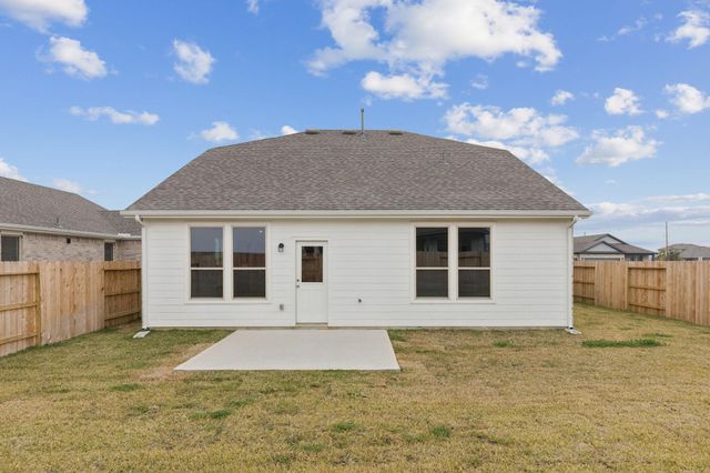 1009 S Oakhurst Drive, Dayton, TX 77535