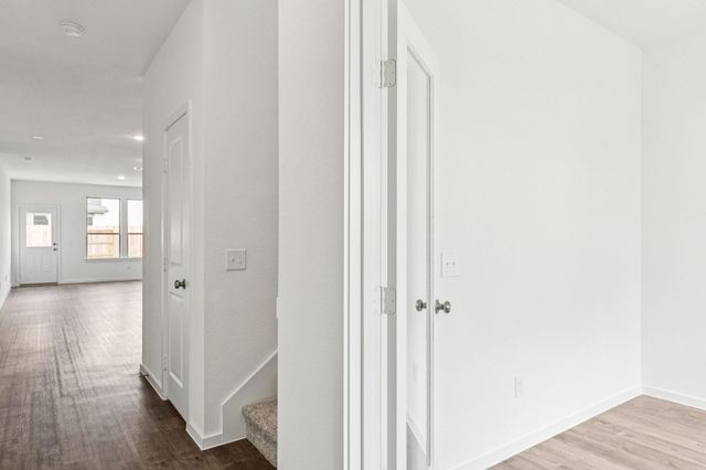 1009 S Oakhurst Drive, Dayton, TX 77535