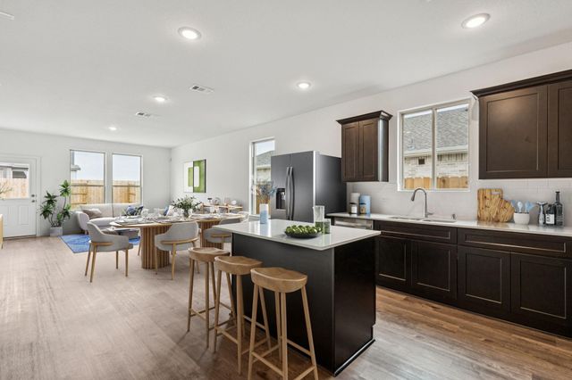 1009 S Oakhurst Drive, Dayton, TX 77535