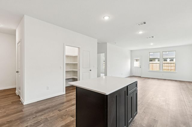 1009 S Oakhurst Drive, Dayton, TX 77535