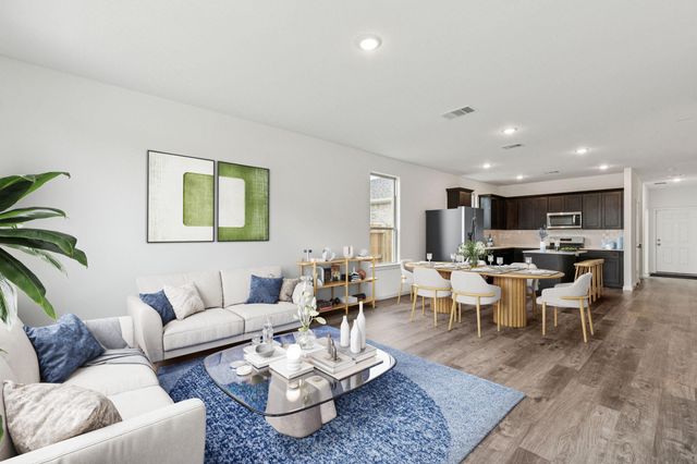 1009 S Oakhurst Drive, Dayton, TX 77535