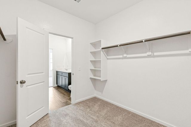 1009 S Oakhurst Drive, Dayton, TX 77535