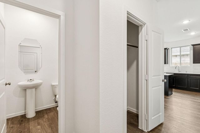 1009 S Oakhurst Drive, Dayton, TX 77535