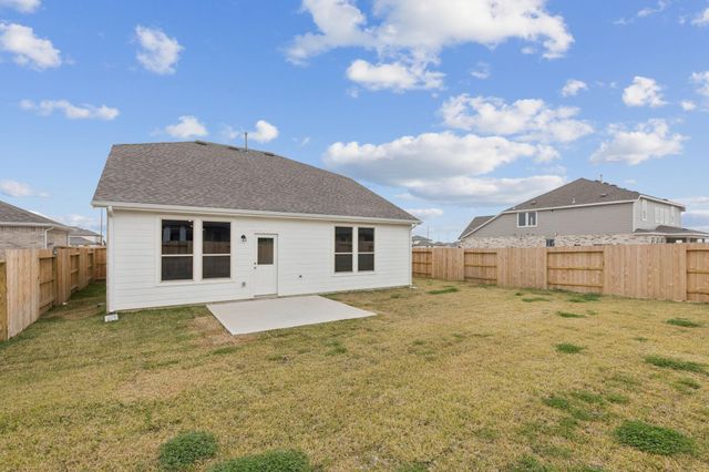 1009 S Oakhurst Drive, Dayton, TX 77535