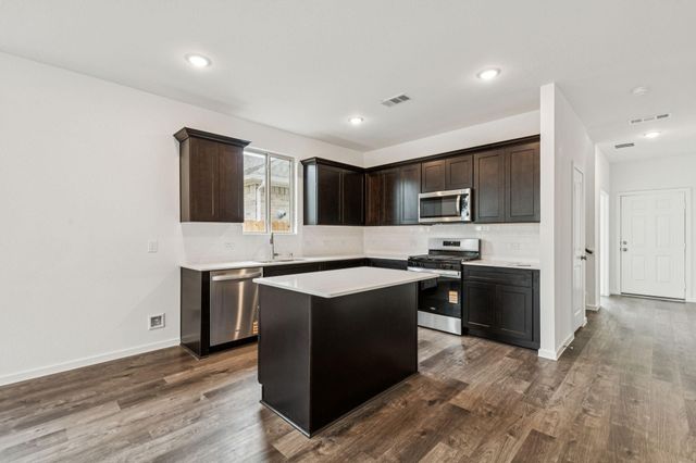 1009 S Oakhurst Drive, Dayton, TX 77535